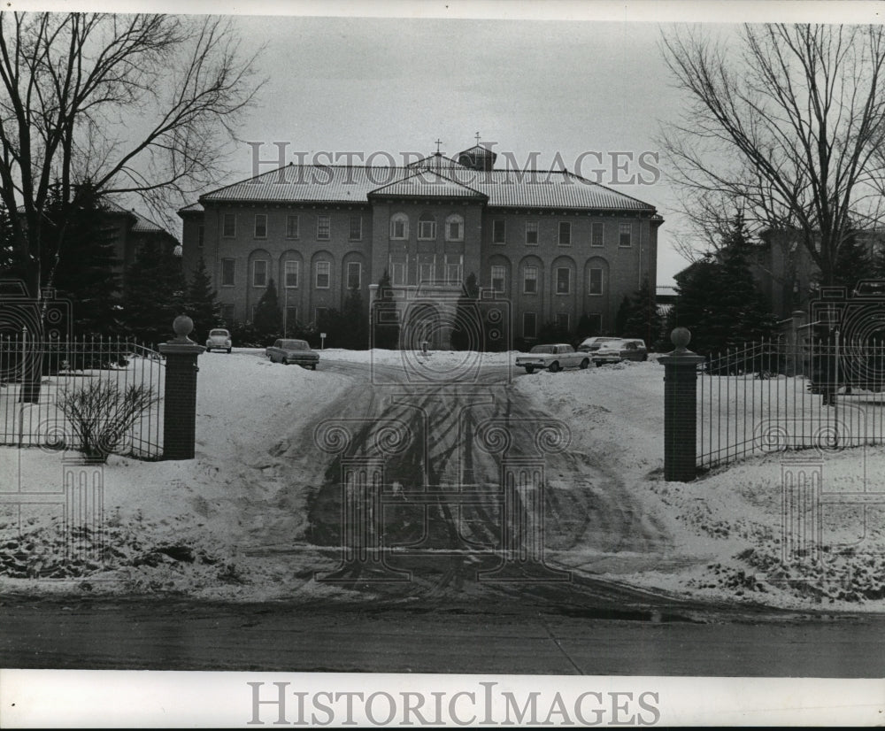 1969 Press Photo House of Good Shepard (Cedarcrest) Girls Residence entrance - Historic Images