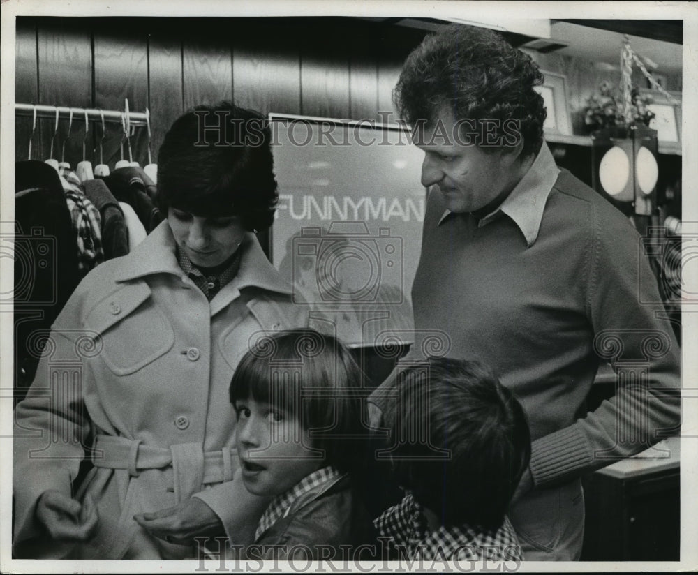 1976 Press Photo Peter Bonerz-Director-Gets Special Treatment at Clothes Store-Historic Images