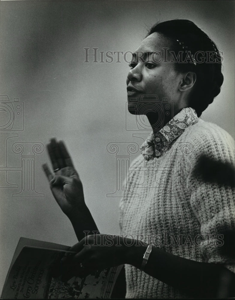 1981 Press Photo Marilyn Byrd gave a Christmas music lesson - mja49959 - Historic Images