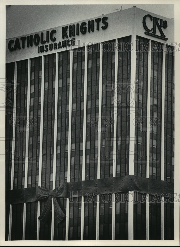 1985 Press Photo Red Ribbon For Catholic Knights Insurance Society&#39;s Centennial - Historic Images