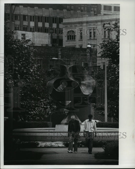 1978 Two Men Walk Around Art Fountain In Cathedral Square Park - Historic Images
