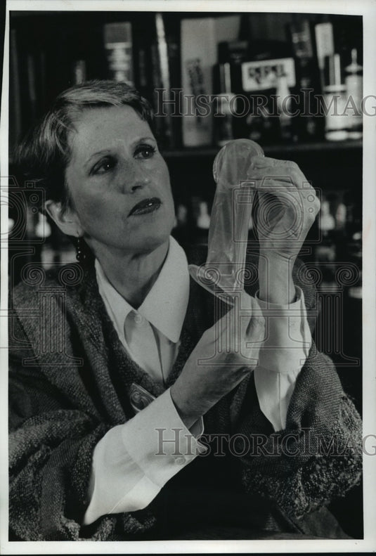 1992 Press Photo Mary Ann Leeper Displays Company's Female Condom, Wisconsin - Historic Images