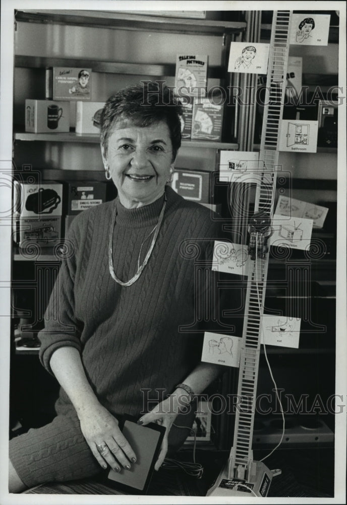 1992 Inventor Ruth Leff With Her Items For Physically Disabled - Historic Images