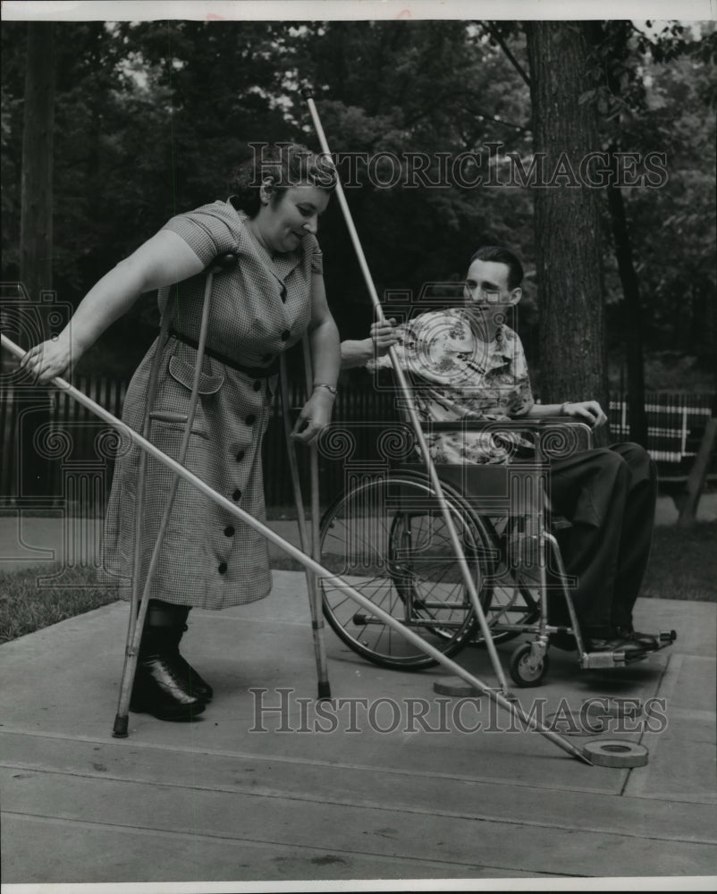 1954 Press Photo Ethel Garrish and Charles Hemans Enjoy A Game Of Shuffleboard - Historic Images