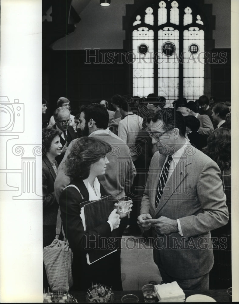 1982 Press Photo Louis J Ceci, Milwaukee Judge With Jennifer Kohler, law student - Historic Images