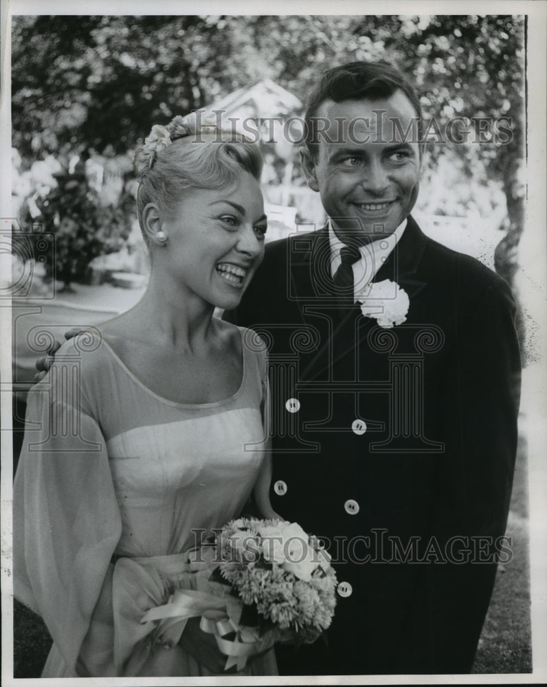 1959 Press Photo Mr. and Mrs. John Boughton Are On Their Honeymoon In Bahamas-Historic Images