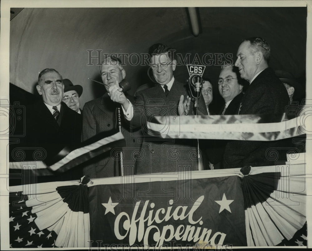 1943 Chicago Mayor Edward Kelly cut ribbon opening transit system - Historic Images