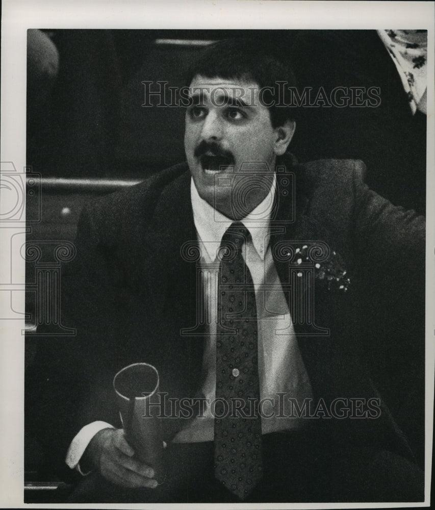 1990 Press Photo Arrowhead High School basketball coach Andy Cerroni - mja51667- Historic Images