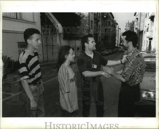 1994 Press Photo Ika Todorovic, Lawyer w/ UN High Commissioner for Refugees - Historic Images
