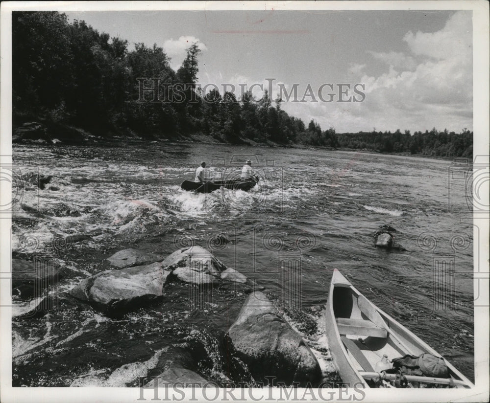 1961 Press Photo Canoeing is one of the pastimes at the Flambeau River Wisconsin - Historic Images