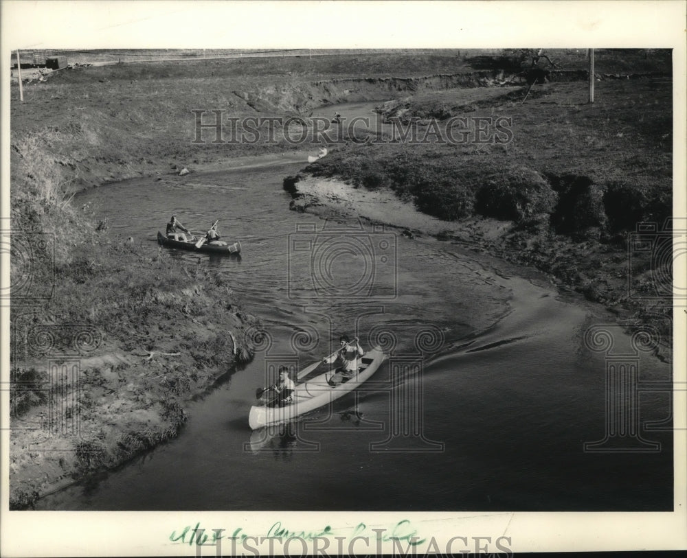 1984 Press Photo Canoe Racers near six mile narrow winding Coon Creek course - Historic Images