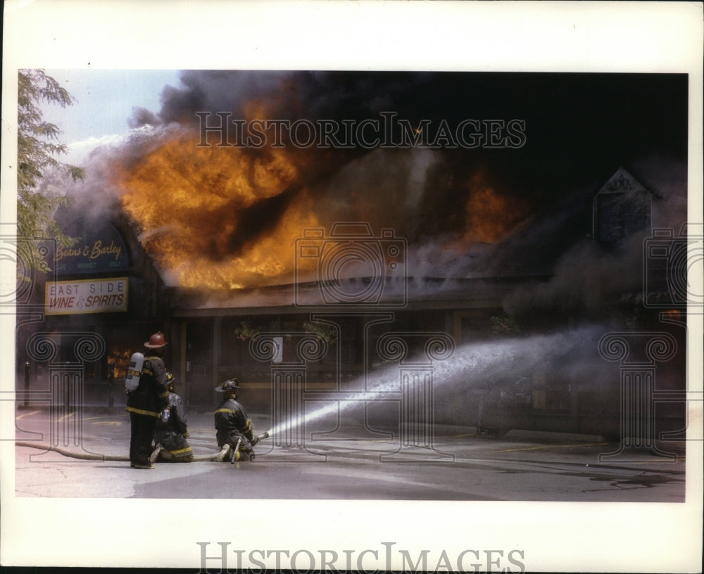1993 Press Photo Firefighters fight blaze at Beans &amp; Barley Market &amp; Cafe - Historic Images