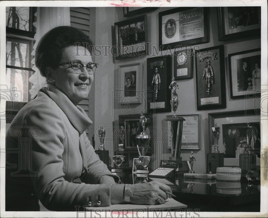 1970 Press Photo Ethel Bourque, Winner of Victor Trophy for Salesmanship - Historic Images