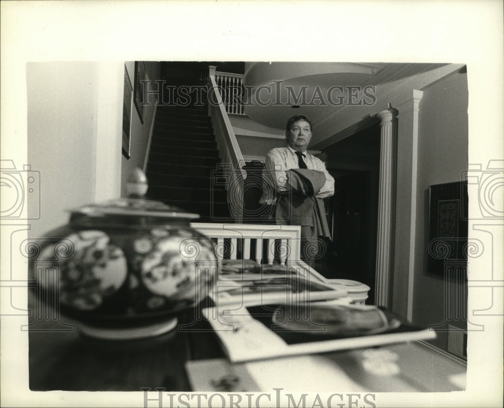 1986 Press Photo Developer David Carley in His Home on Embassy Row - Historic Images