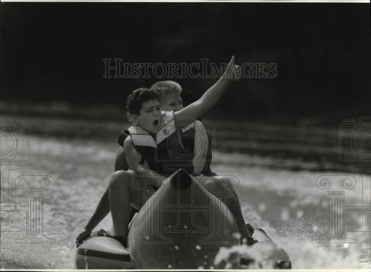 1994 Press Photo Trenton Ladwig on Raft at Camp Wakonda - Historic Images