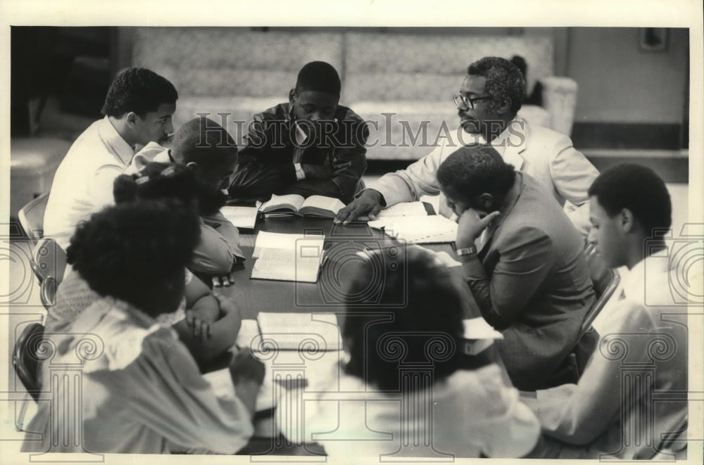 1985 Press Photo Lawrence Taylor, Others at Mount Zion Missionary Baptist Church - Historic Images