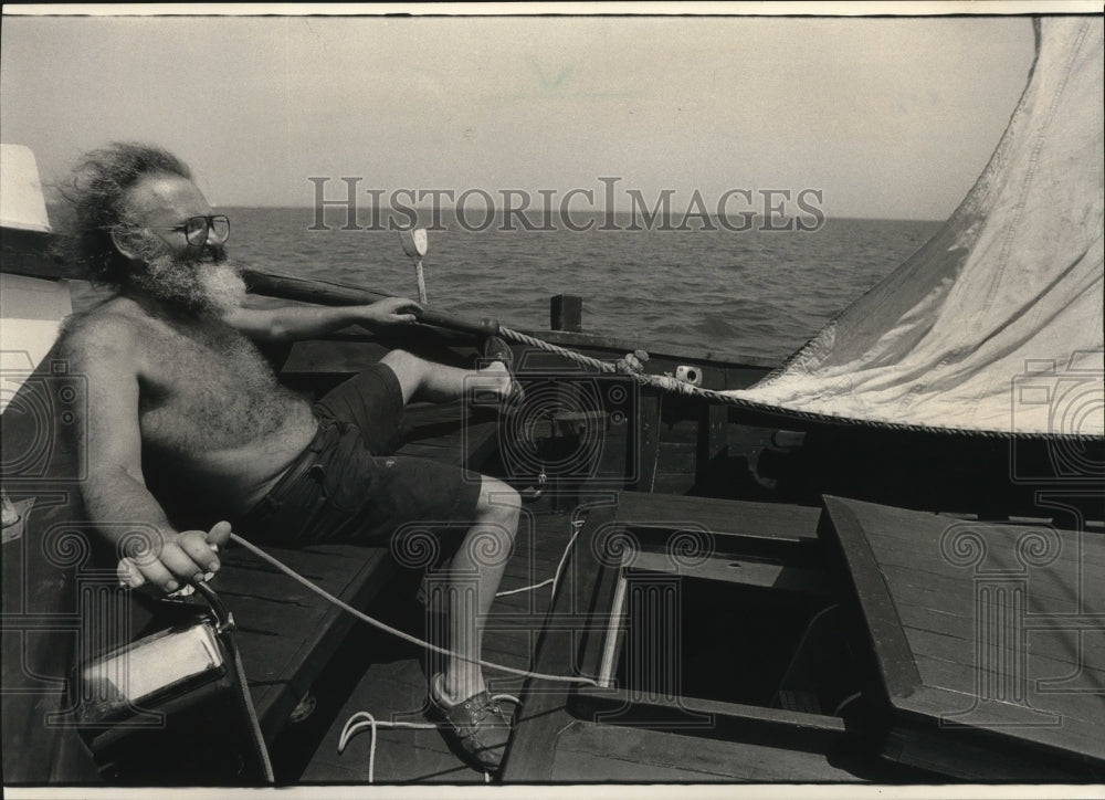 1987 Press Photo Luigi Cappellini Relaxes on his Boat, the Felice Manin - Historic Images