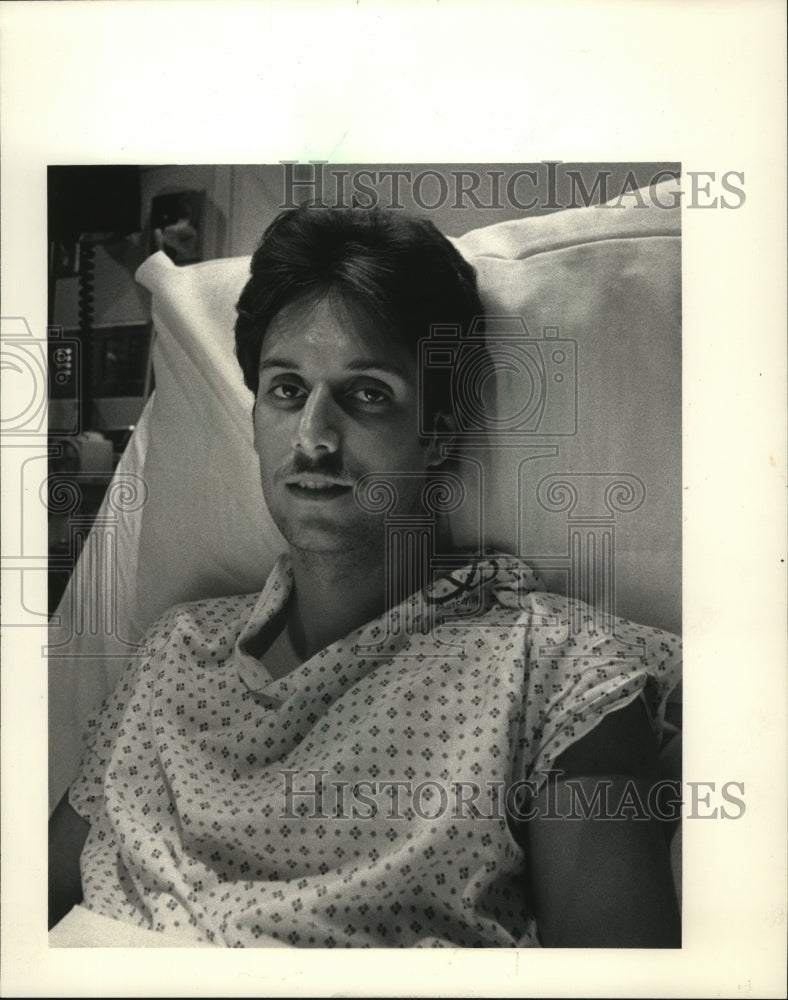 1987 Press Photo Jim Borowski was struck by lightening - Historic Images