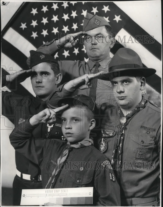 1966 Press Photo Boy Scouts-Milwaukee salute the beginning of Boy Scout week - Historic Images