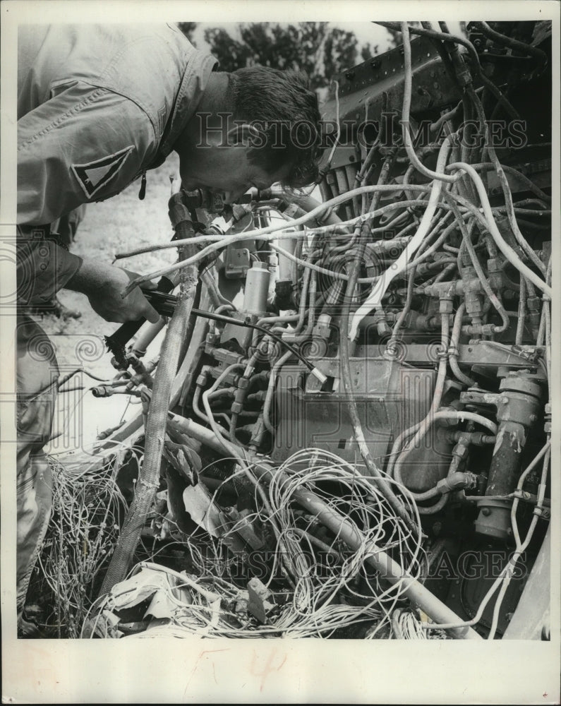 1963 Press Photo Student Investigators examine remains of a crashed airplaine - Historic Images