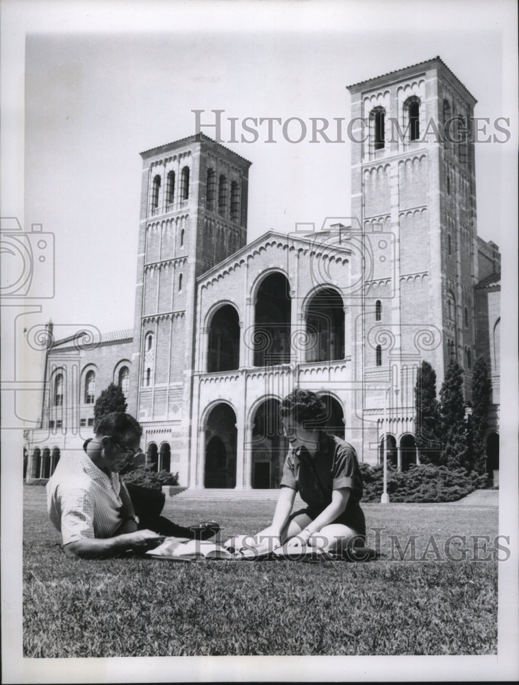 Press Photo Student Studying on the grass in front of UCLA's Royce Hall - Historic Images