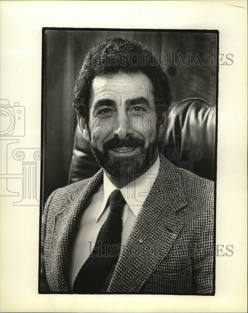 1980 Press Photo Joe Carini Uses His Location To Strengthen His Auto Dealership - Historic Images