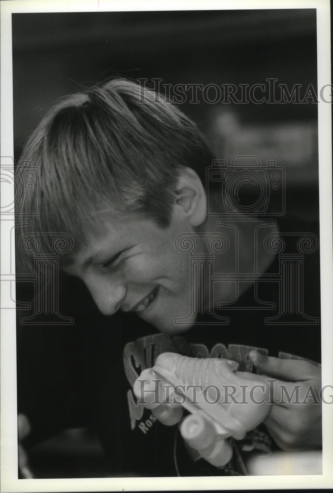 1994 Press Photo Derek Behmke in art class at Camp Wakonda - mja52769-Historic Images