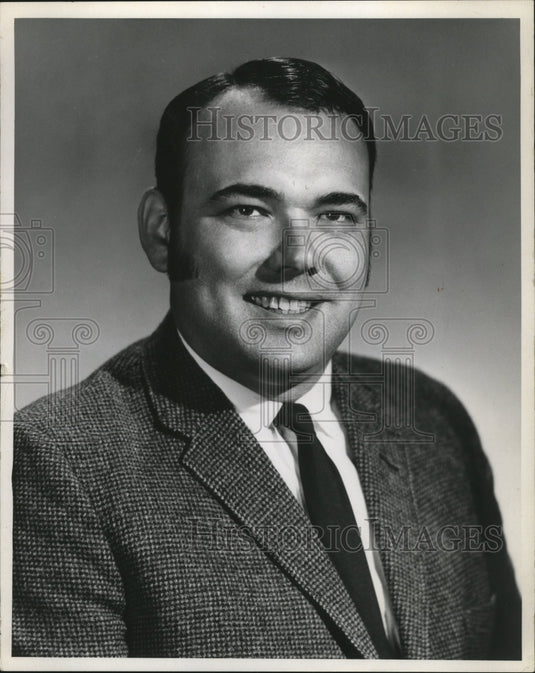 1970 Press Photo WTMJ Newscaster Hugh Carlson - mja52796 - Historic Images
