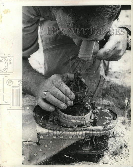 1963 Press Photo University of Southern California Student Studies Plane Wreck-Historic Images