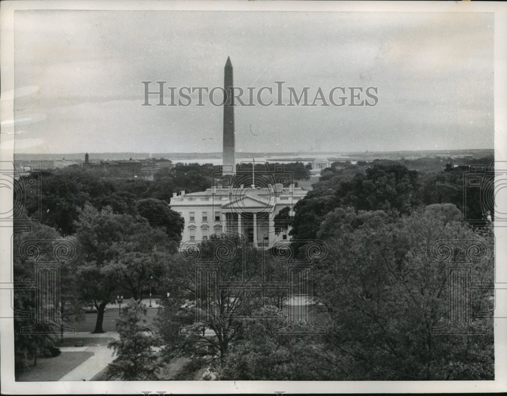 1955 Press Photo New and unusual view of the White House nestled amid trees.- Historic Images