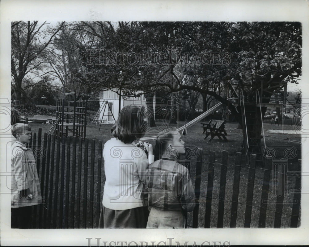 1963 Press Photo Physical fitness equipment in White House Play yard-Historic Images