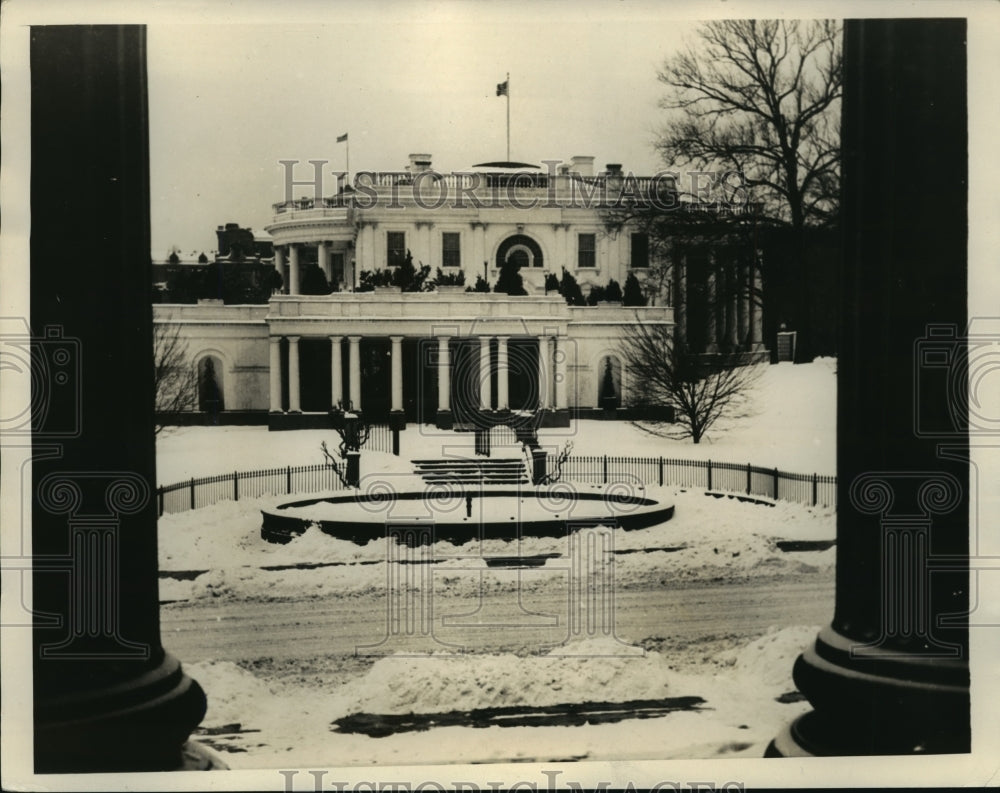 1934 Press Photo The White House in a wintry setting. - mja53385-Historic Images