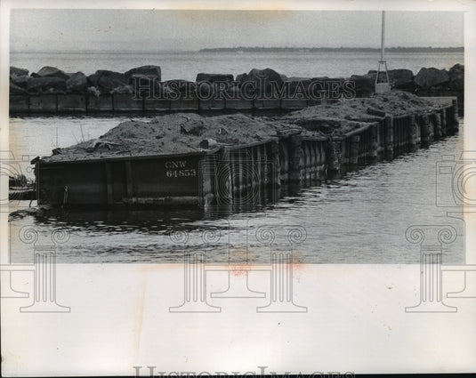 1974 Press Photo Wis.-DNR-.Ore cars put in Lake Superior by Port Industries, Inc - Historic Images