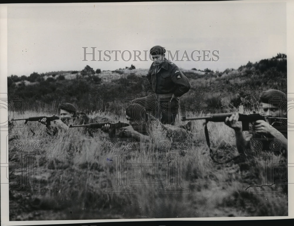 1952 Press Photo Belgian Infantrymen Fire U.S. Carbine Rifles in Training - Historic Images