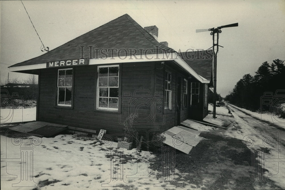 1984 Press Photo The Chicago and N. W. Railway depot in Iron County, Wisconsin - Historic Images