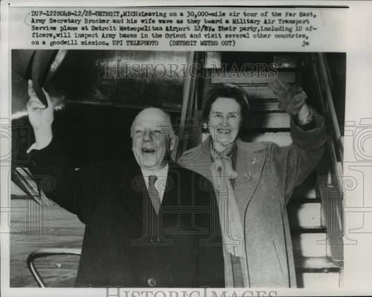 1959 Press Photo Army Secretary Brucker and Wife Leave for Far East Air Tour-Historic Images