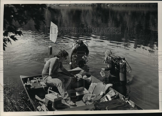 1991 Press Photo Biologists Working on Flambeau River in Wisconsin - mja53806 - Historic Images