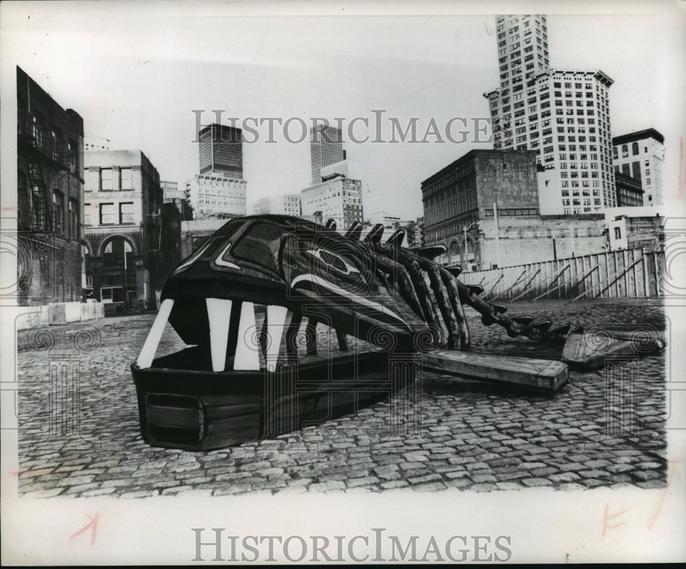 1974 Press Photo Wooden Whale in a Park, Pioneer Square Neighborhood, Seattle - Historic Images