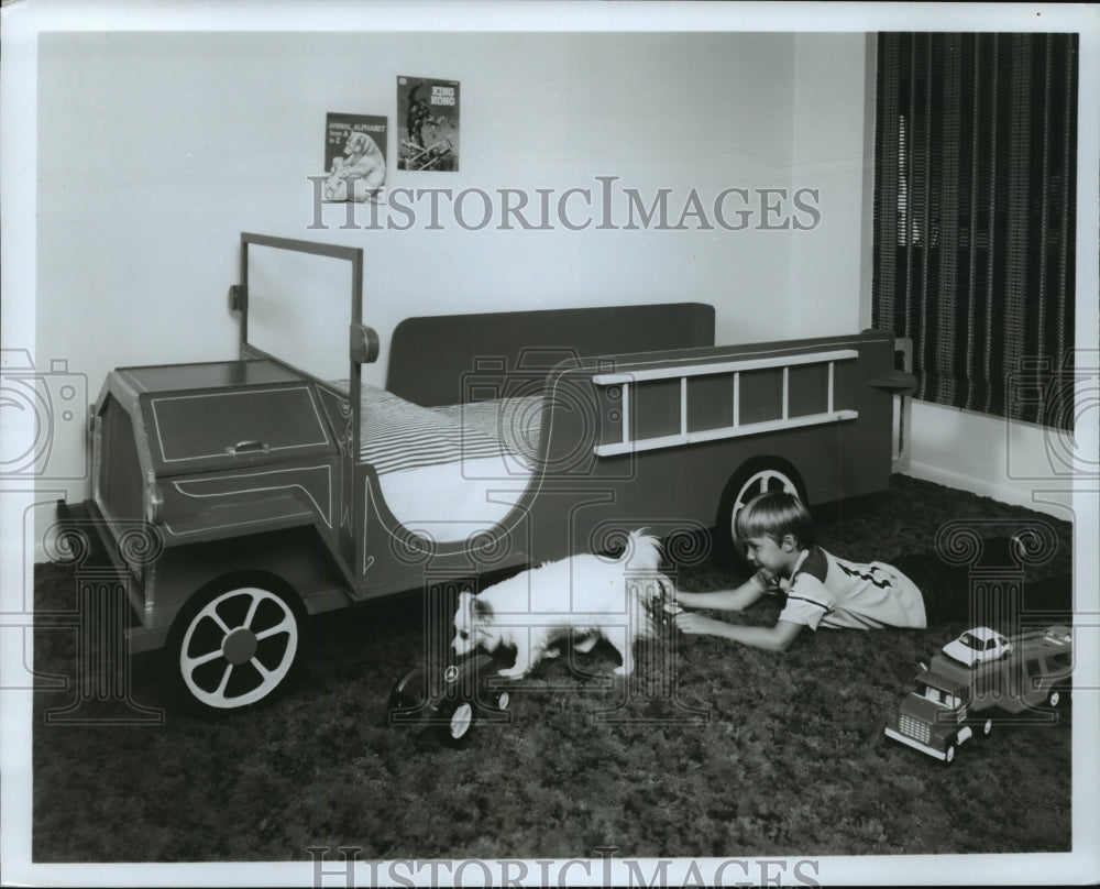 1989 Press Photo Firetruck bed frame you can make from a kit - mja53979-Historic Images