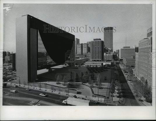 1974 Press Photo Nicolett Mall in Minneapolis - Historic Images