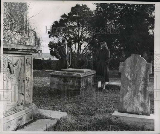 1955 Press Photo General Thomas Nelson's Grave at Grace Church in Yorktown-Historic Images