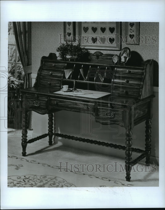 1987 Press Photo Wood Desk For Working - mja54213 - Historic Images