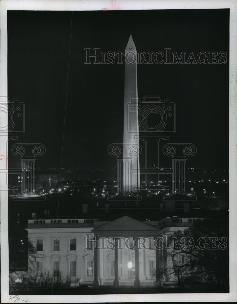 1952 Press Photo The White House with Washington Monument in the Background - Historic Images