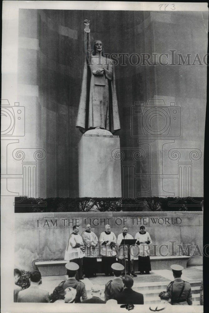 1949 Press Photo Bronze Figure of "Christ, the Light of the World" Washington DC - Historic Images