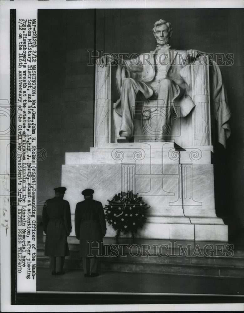 1992 Press Photo Major General John H. Stokes and Aide at Lincoln Memorial - Historic Images