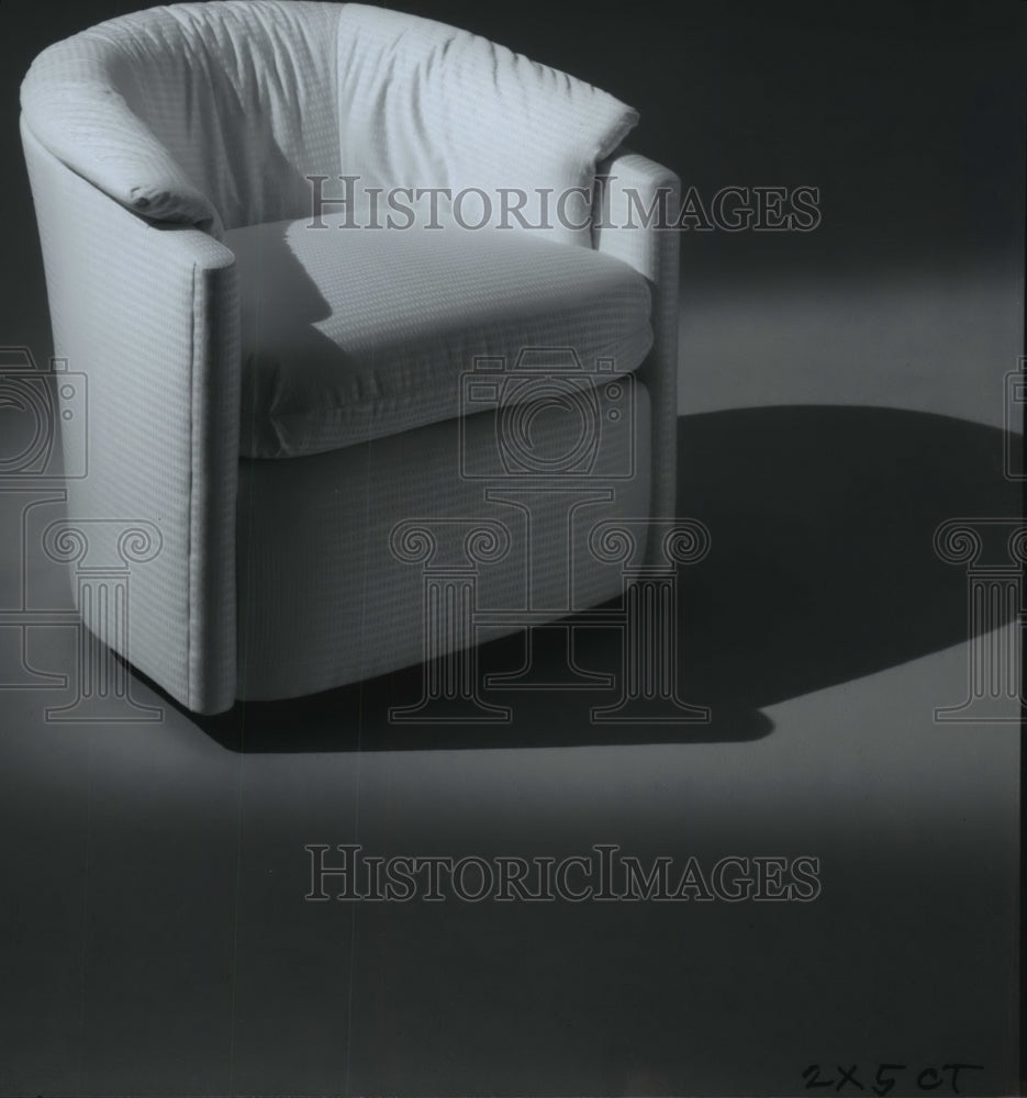 1989 Press Photo John Mascheroni Tub Chair for Swaim Originals - mja54466 - Historic Images