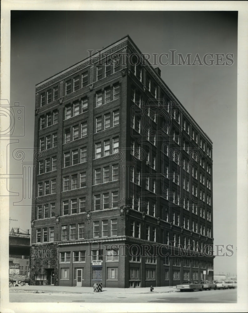 1971 Press Photo Bruce Publishing Company Building - Historic Images