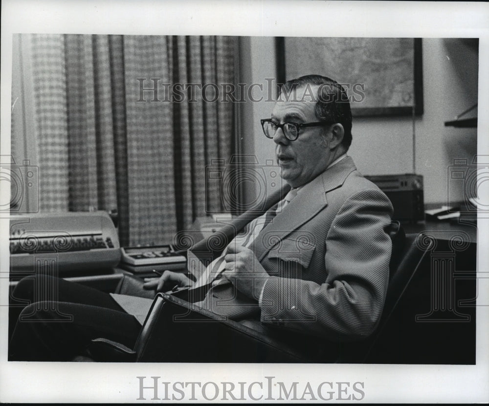 1977 Press Photo Richard &quot;Dick&quot; Leonard, Executive of The Milwaukee Journal - Historic Images