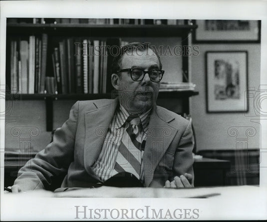 1977 Press Photo Richard "Dick" Leonard, The Milwaukee Journal Executive-Historic Images