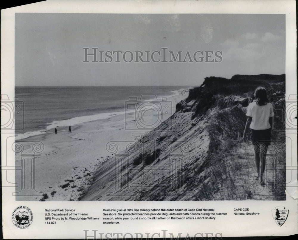1989 Press Photo Glacial Cliffs Behind the Beach of Cape Cod National Seashore - Historic Images